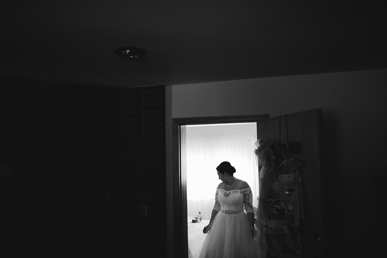 bride getting ready full moon resort