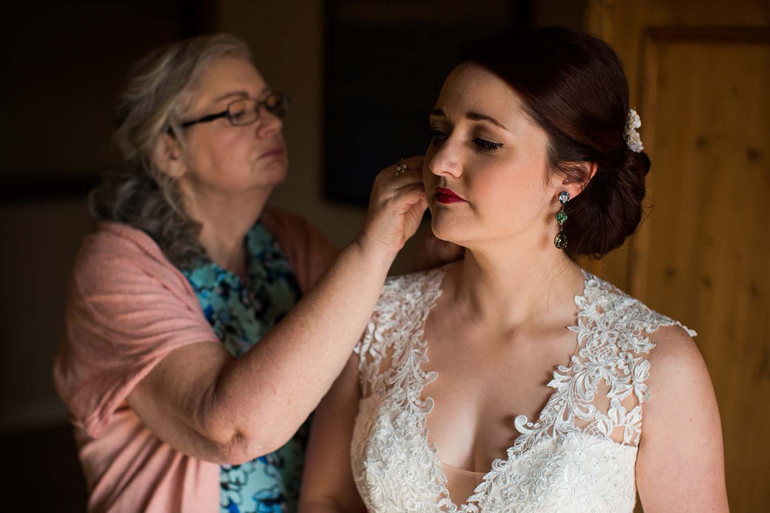Bride getting ready in Wenatchee WA