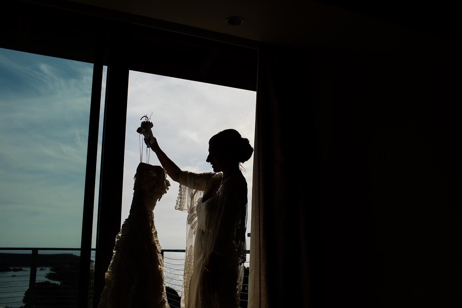 bride getting ready at heritage house resort 